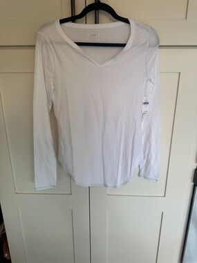 Gap Long Sleeve V Notch Neck Tee